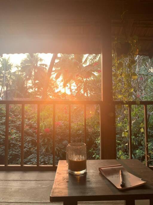 The Sunset Chalet Анжуна Экстерьер фото